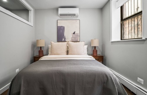 Ukrainian Village Apartment | Cozy Corner 2 Bd 1 Bath