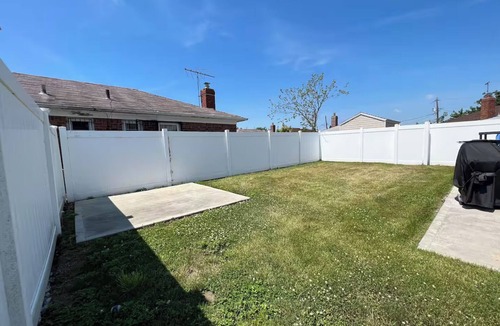 Queens House | Cozy Queens Retreat w/Family Amenities & Parking