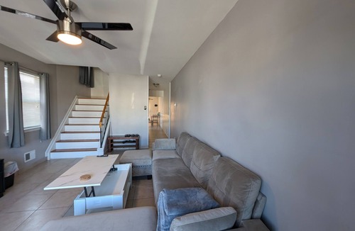 Arrochar House | Cozy Staten Island Escape: 3-Bedroom Home with Complimentary WiFi & AC