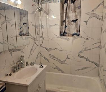 Williamsbridge Apartment | Cozy Zone