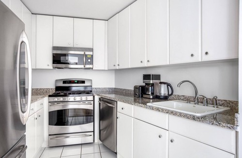 Union Square Apartment | Dandy Union Square 1BR w/Gym, Doorman, across from Park, by Blueground