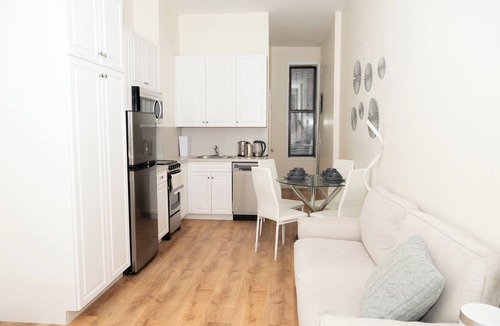 Ukrainian Village Apartment | East Village Center Apartment w Full Amenities Great New York Location
