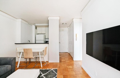 Central Park South Apartment | Elegant 2 Bedroom Apartment At Columbus Circle
