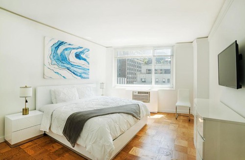 Central Park South Apartment | Elegant 2 Bedroom Apartment At Columbus Circle