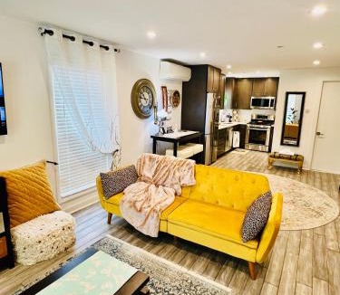 Astoria Heights Apartment | Eleni’s Charming Studio