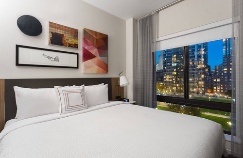 Lincoln Square Hotel | Fairfield Inn & Suites New York Manhattan/Central Park