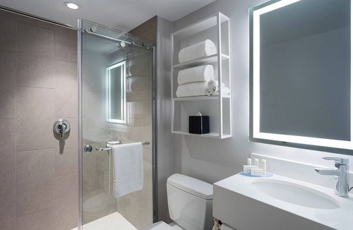 Lincoln Square Hotel | Fairfield Inn & Suites New York Manhattan/Central Park
