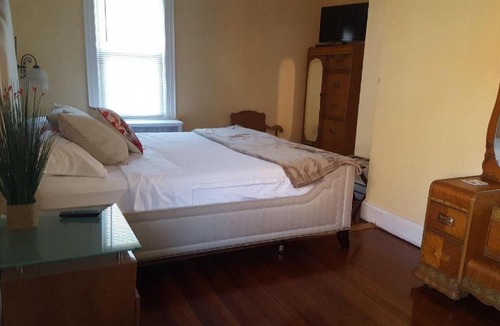 Queens Apartment | Flushing Meadows-Queensboro Hill Gem