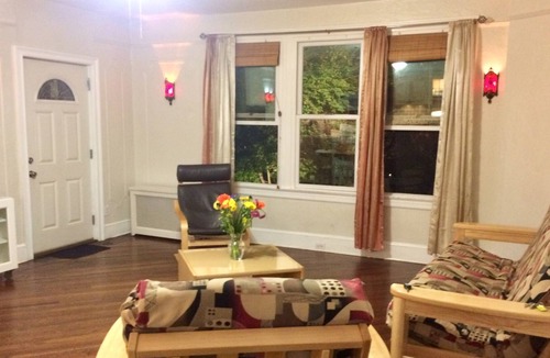 Queens Apartment | Garden Apartment 30 mins to Manhattan, quiet neighborhood w/ Patio/BBQ