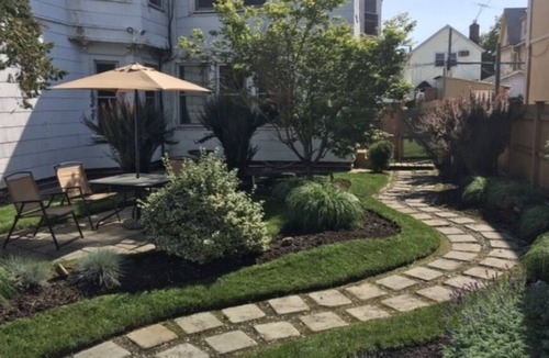 Queens Apartment | Garden Apartment 30 mins to Manhattan, quiet neighborhood w/ Patio/BBQ