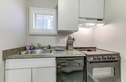 Norwich Apartment | Golf Course Views & Pool Access! Norwich Studio