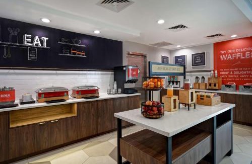 Queens Hotel | Hampton Inn NY-JFK