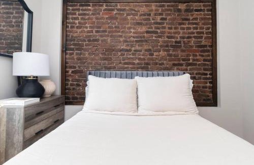 Ukrainian Village Apartment | Heart Of East Vill 2br 1ba Washer Dryer