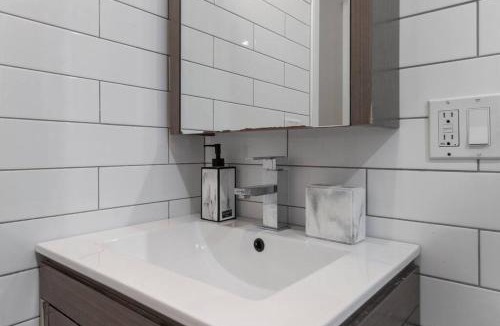 Ukrainian Village Apartment | Heart Of East Vill 2br 1ba Washer Dryer