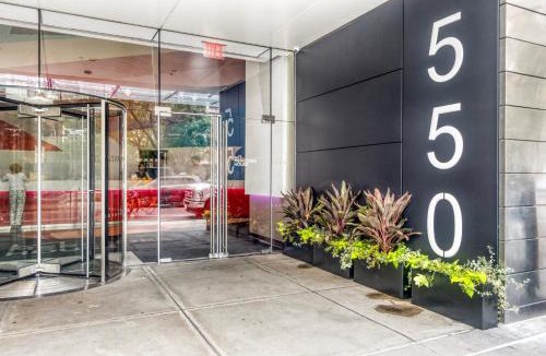 Hell's Kitchen Apartment | Hells Kitchen 2BR w Elevator nr Central Park NYC-523