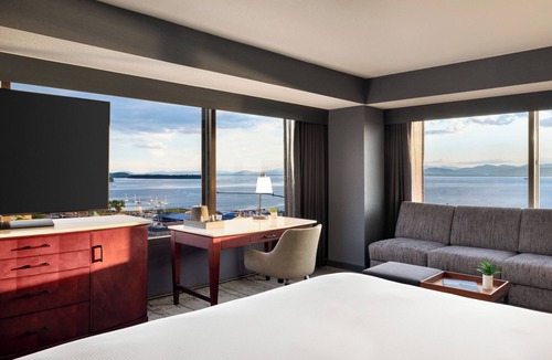Burlington Hotel | Hotel Champlain Burlington, Curio Collection by Hilton