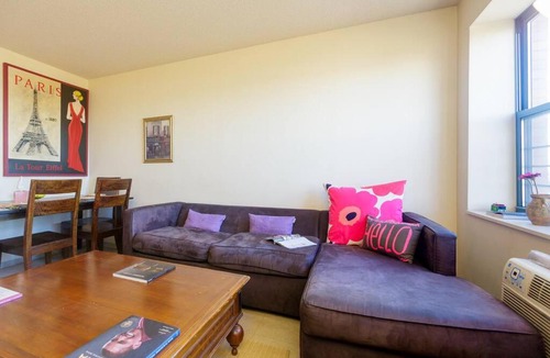 Hell's Kitchen Apartment | Hudson River Views! Near Times Square w/King Bed