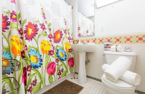 Hell's Kitchen Apartment | Hudson River Views! Near Times Square w/King Bed