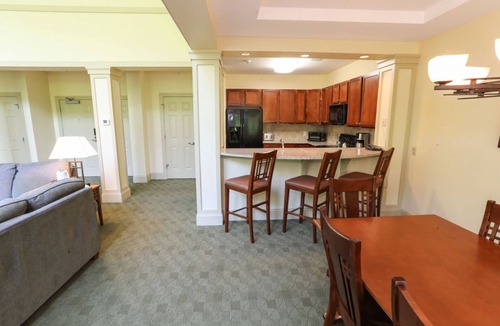 Hunter Condo | Hunter Mountain 2BR Penthouse | Vaulted Ceilings
