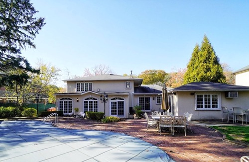 Todt Hill House | Inquire for special marathon and even rates. Long-time host.