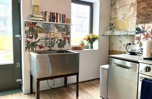Greenpoint Apartment | Kingsland by Rove Travel | 2BR Duplex w/Backyard