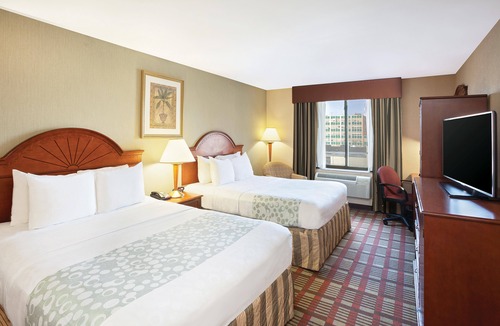 Queens Hotel | La Quinta Inn by Wyndham Queens (New York City)