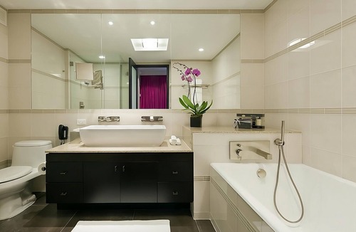 Rose Hill Hotel | Land Of Opportunity! Rooftop Pool, Pets Allowed, 0.5 miles from Empire State!