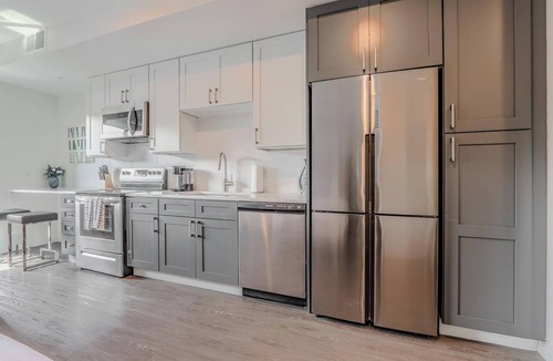 Ithaca Apartment | Landing | Chic Studio, Gym