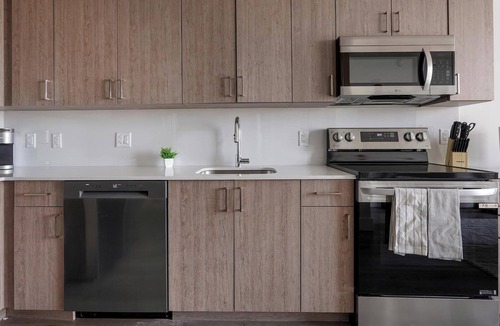 Hialeah Apartment | Landing | Modern 2BD, Gym