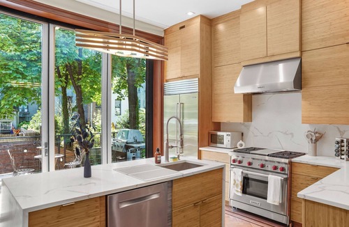 Upper Manhattan Apartment | Large 5br 3.5ba, Chef's Kitchen, Backyard