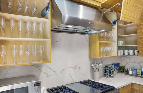 Upper Manhattan Apartment | Large 5br 3.5ba, Chef's Kitchen, Backyard