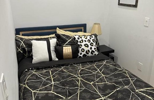 Cypress Hills House | Latisha luxury place