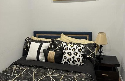 Cypress Hills House | Latisha luxury place