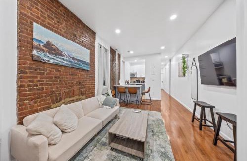 Midtown South Apartment | Lavish Downtown Manhattan Oasis in Union Square