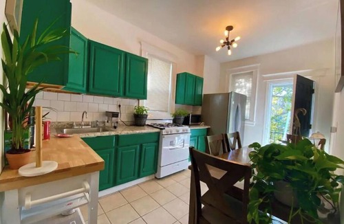 Unionport House | Lavish, photoshoot ready 3-bedroom home w/patio.