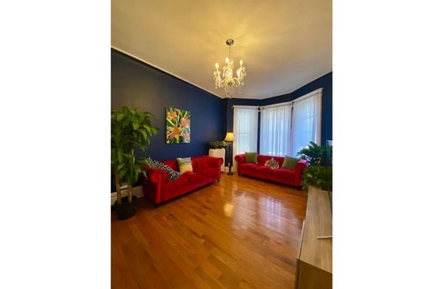 Unionport House | Lavish, photoshoot ready 3-bedroom home w/patio.