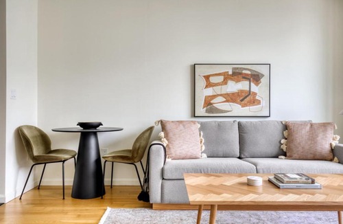 Hunters Point Apartment | LIC 1BR w WD Elevator Doorman nr E River NYC-850