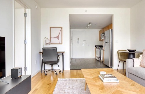 Hunters Point Apartment | LIC 1BR w WD Elevator Doorman nr E River NYC-850