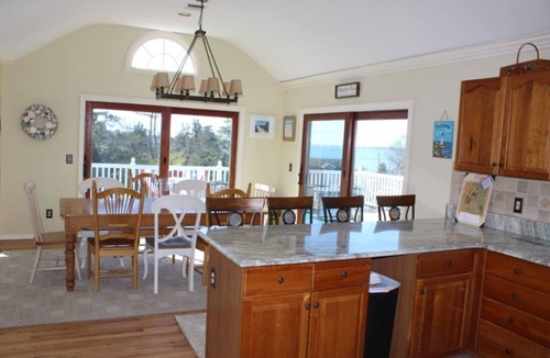 Hampton Bays House | Life is a breeze by the bay