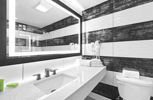 Norwood Hotel | LIV Hotel Bronx
