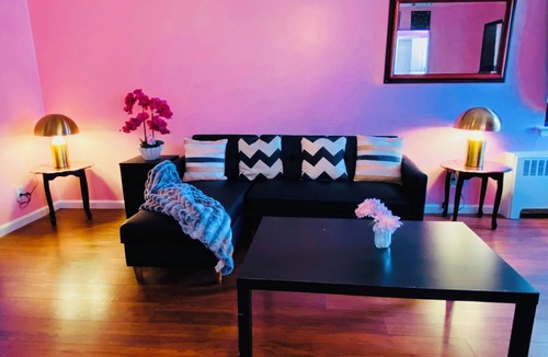 Williamsbridge House | Live the Dream at NYC Barbie’s House: Chic 4-Bed, 2.5-Bath Bronx Getaway!