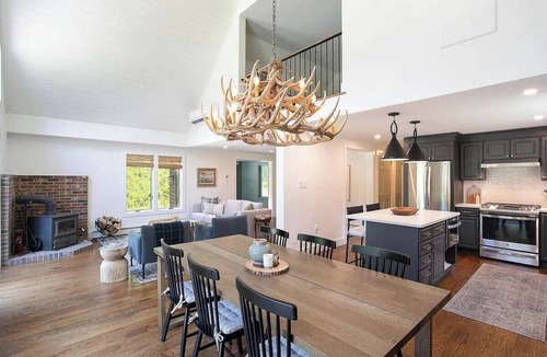 Ashley Falls House | Log Cabin w/fire pit, close to Ski Catamount, Butternut Ski, Great Barrington