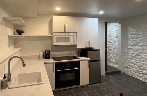 Brooklyn Apartment | Long-term renters welcome (20% discount) 3-room apt in prime area of Brooklyn.