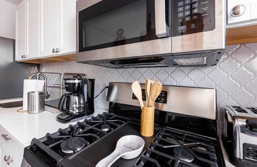 Bedford-Stuyvesant Apartment | Lovely 3-bedroom with free street parking