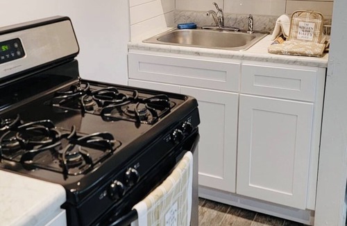 Pelham Gardens Apartment | Lovely basement loft
