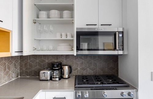 East Village Apartment | Lovely East Village 1BR w/Balcony, Doorman & W/D, nr bars, by Blueground