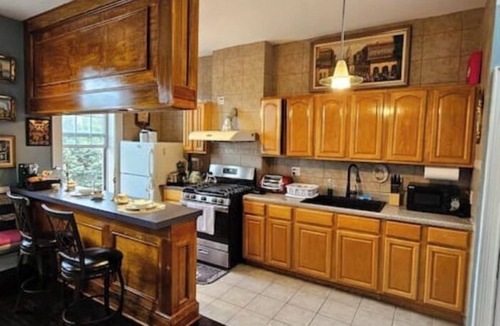 Queens House | Luxurious Apartment at Colonial Townhouse