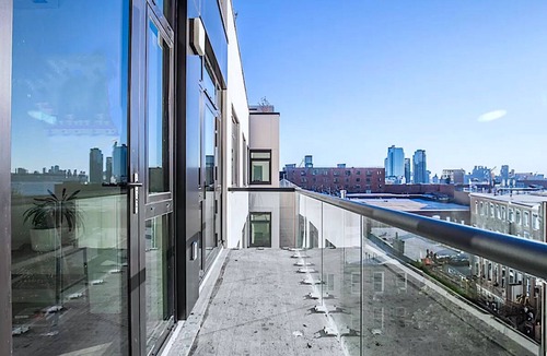 Greenpoint Apartment | Luxury 1BR-1BA - Private Terrace - Gym - Lounge - Rooftop - Laundry