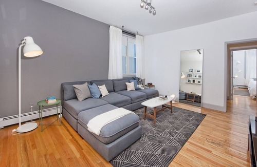 Ukrainian Village House | Luxury 2200ft² 4-Bedroom in the East Village!