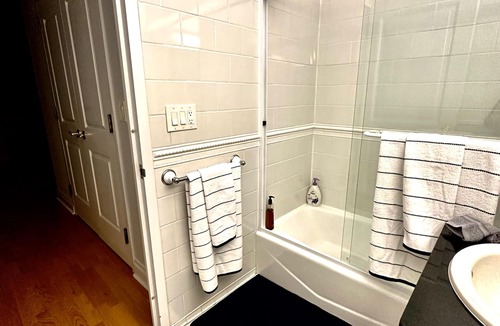Upper East Side Condo | Luxury 24 hour doorman building in the heart of the UES❤️